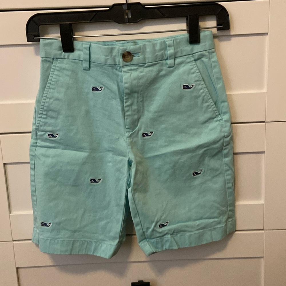 Vineyard Vines shorts with whale icon